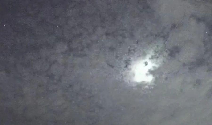 У 2 рази яскравіше за повний місяць: у небі над США спалахнув 90-кілограмовий метеор (Відео)